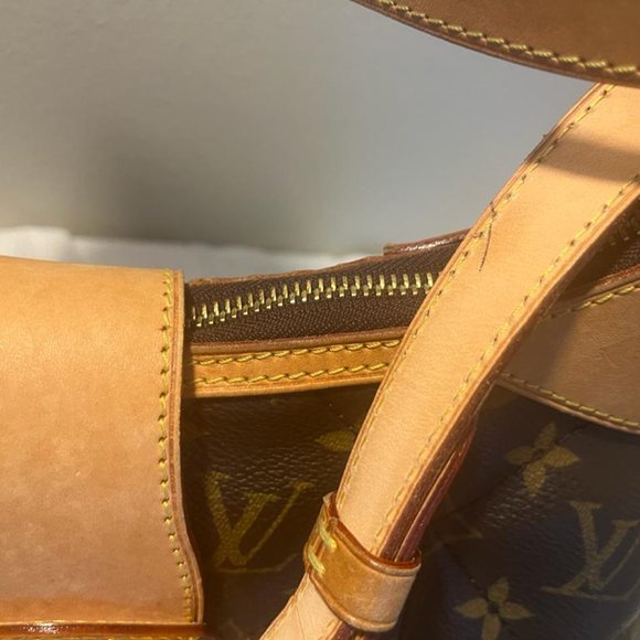 Authentic Louis Vuitton Monogram Etoile - Picture 12 of 16